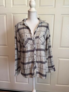 Maurices Light Gray & Charcoal Plaid Button-Up Shirt
